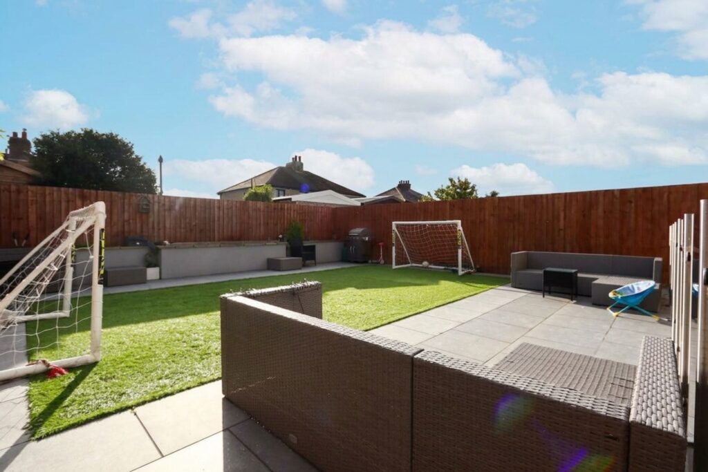 Yealand Avenue, Heysham, LA3