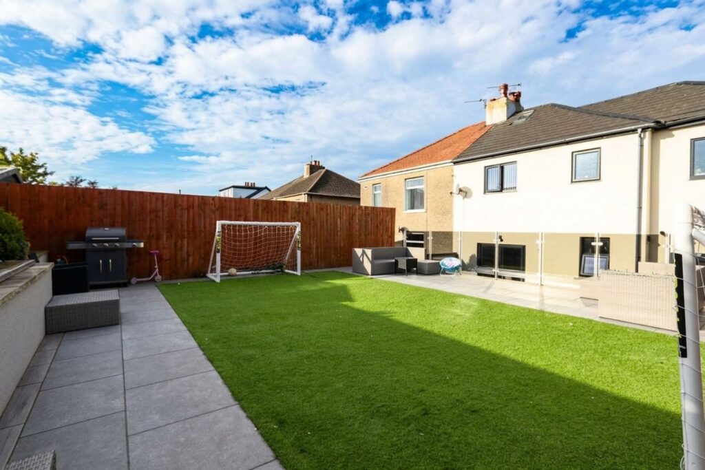 Yealand Avenue, Heysham, LA3
