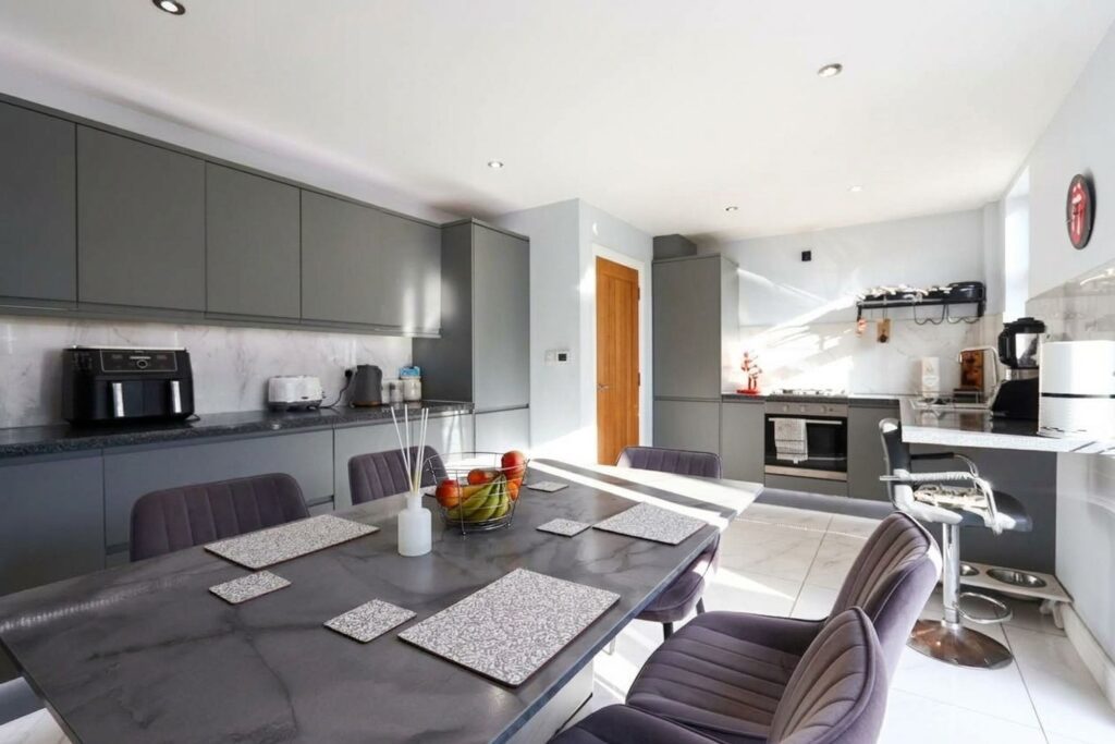 Yealand Avenue, Heysham, LA3