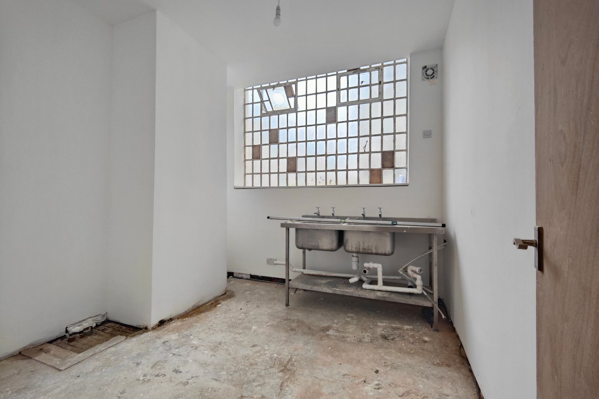 83EustonRd1.jpg