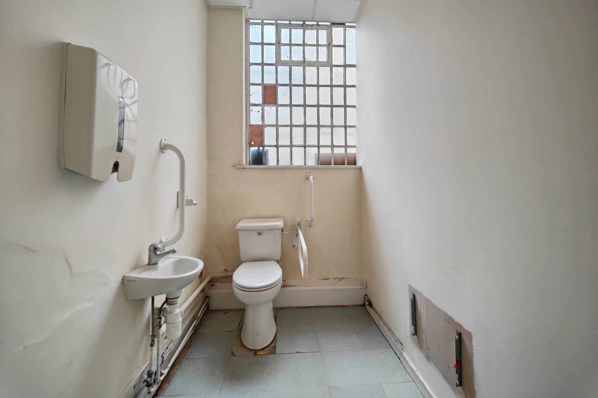 83EustonRd12.jpg