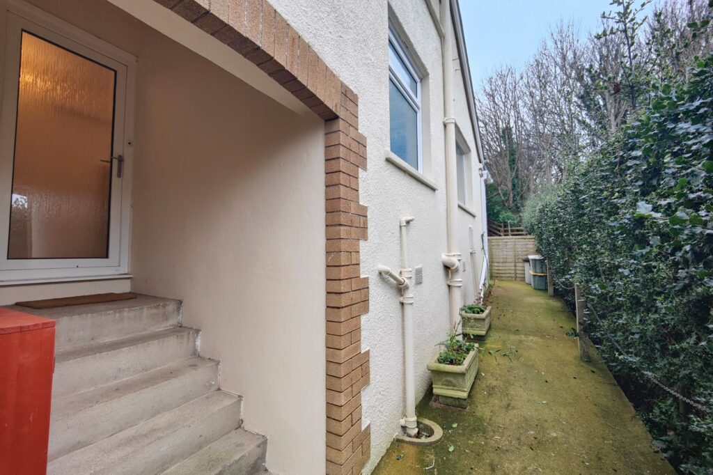 Main Street, Overton, LA3