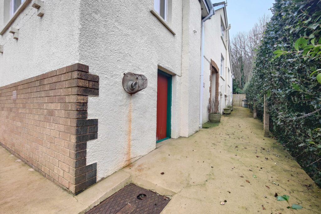 Main Street, Overton, LA3