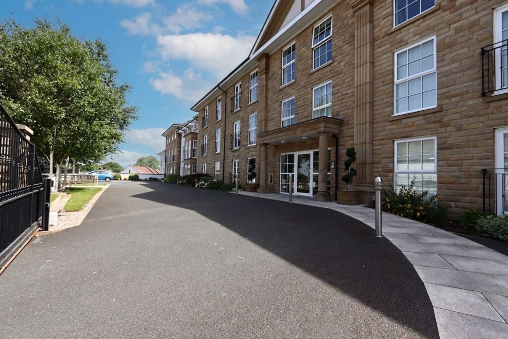 Elms Road, Elms Hall Elms Road, LA4